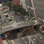 博多駅前2丁目陥没 道路に巨大な穴